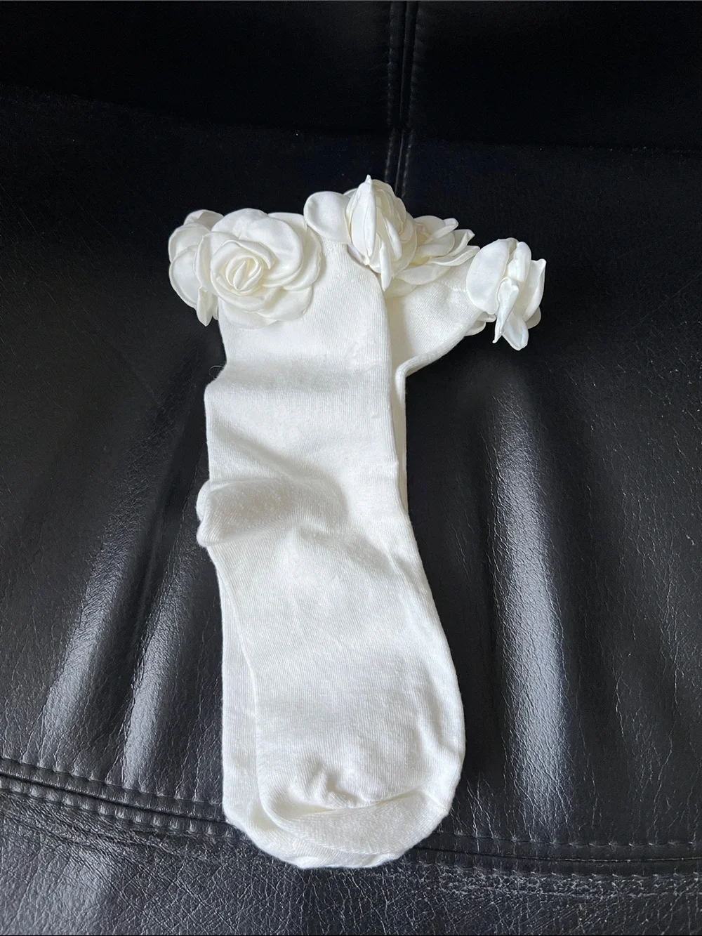 Casa Clara Paris Rosette Quarter Socks in White